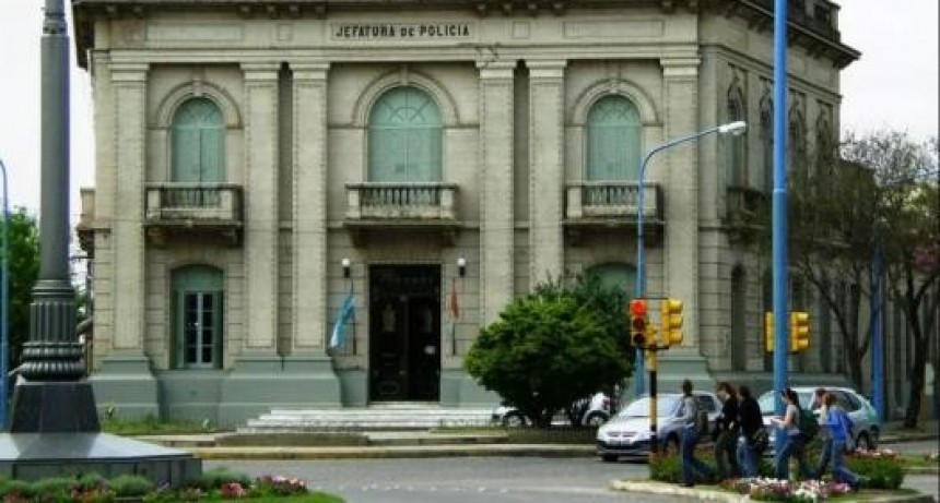 Rafaela: removieron a la cúpula de la Unidad Regional V por un festejo de cumpleaños a un policía detenido