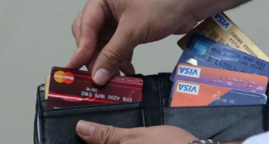 Deuda para pagar deuda: el flagelo de la recesión que impacta en los rosarinos