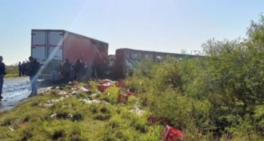 Formosa: Murió una santafesina en un fuerte choque entre un camión y un colectivo en RN 11