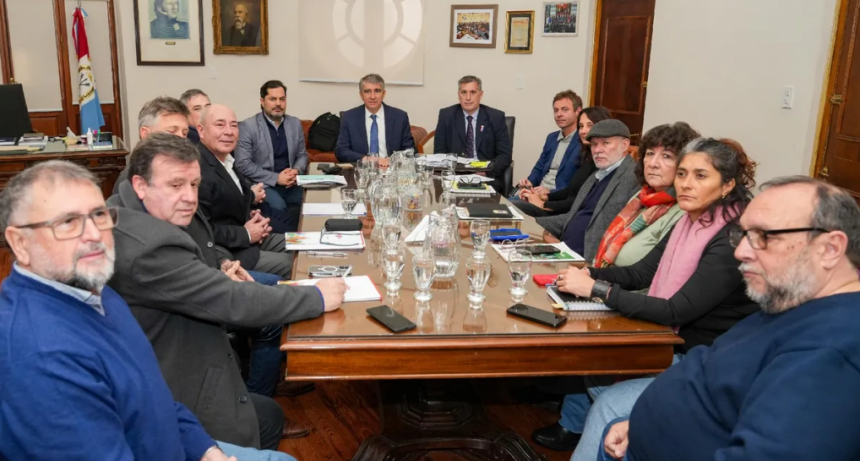 Paritarias en Santa Fe: sin acuerdo y sin propuesta, el Gobierno y los gremios pasaron a cuarto intermedio
