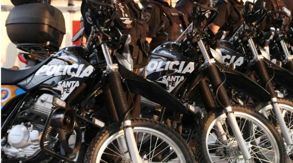 Detuvieron a dos polic&iacute;as de la Brigada Motorizada de Santa Fe por robarle a un automovilista 1.500 d&oacute;lares