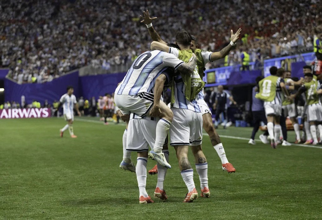 Argentina no se rindi&oacute; jam&aacute;s: una remontada con el coraz&oacute;n que la meti&oacute; entre los ocho mejores del mundo