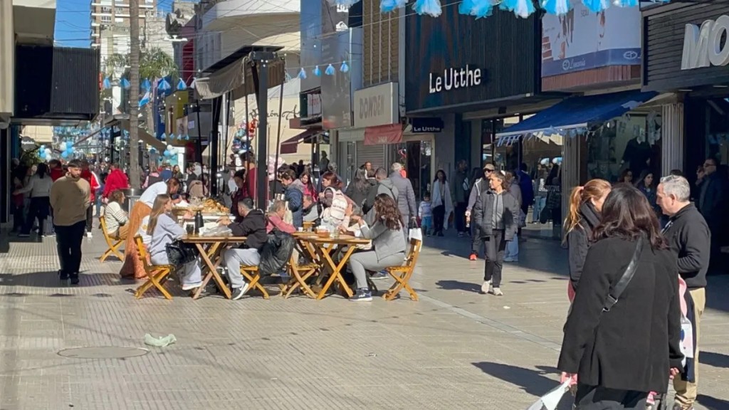 El partido Argentina - Inglaterra altera el ritmo de Santa Fe: as&iacute; atender&aacute;n los comercios este mi&eacute;rcoles