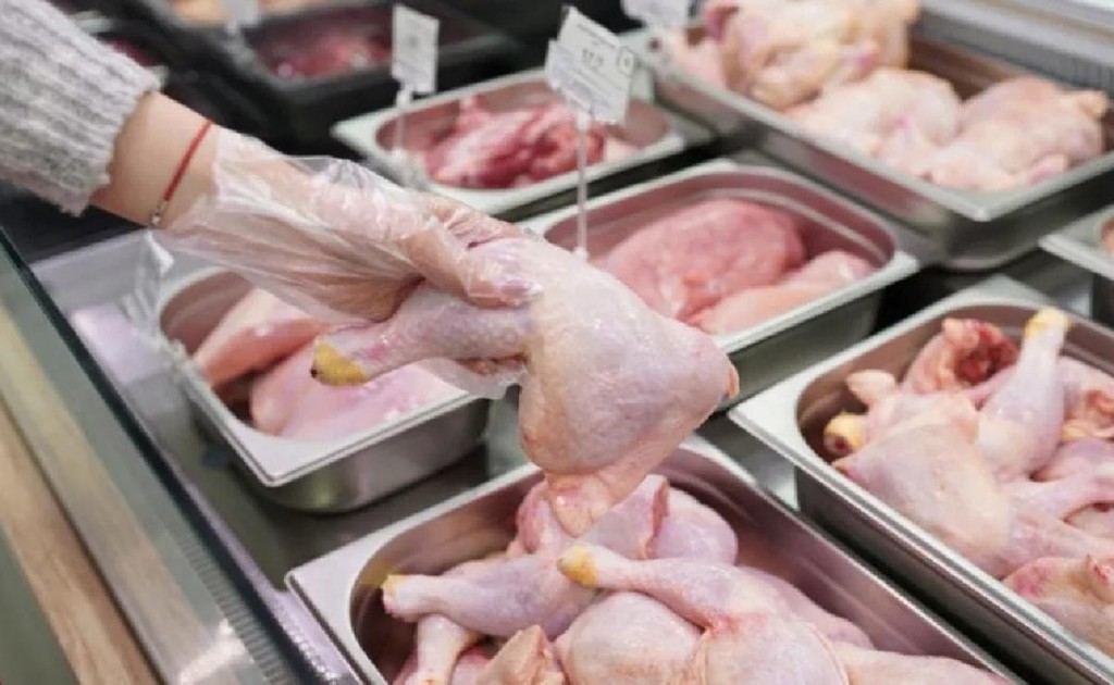 El pollo desplaz&oacute; a la carne vacuna y ya es el m&aacute;s consumido en Argentina