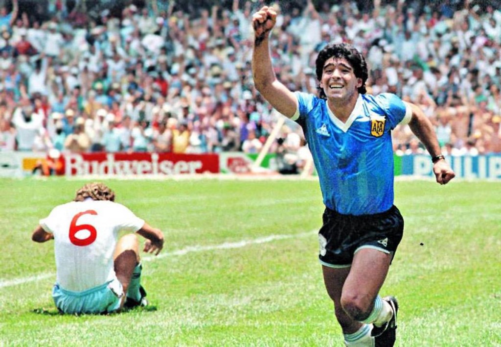 La historia de la camiseta azul improvisada con la que Argentina elimin&oacute; a Inglaterra en el 86