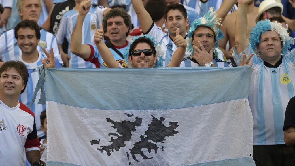 La FIFA prohibi&oacute; las banderas de las Islas Malvinas para la semifinal entre Argentina e Inglaterra
