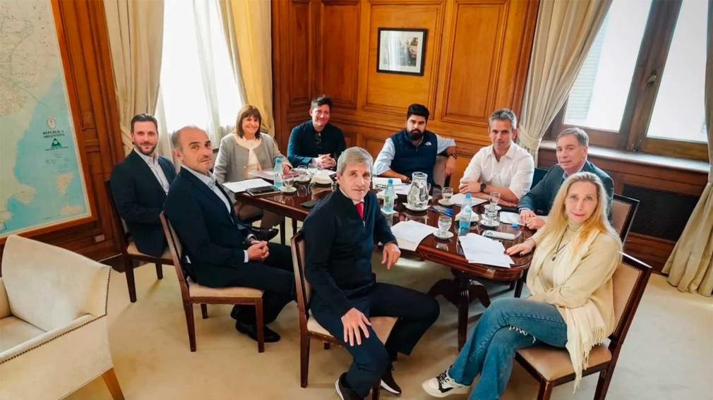 El Gobierno reuni&oacute; a la mesa pol&iacute;tica para definir la agenda legislativa y preparar la visita del FMI