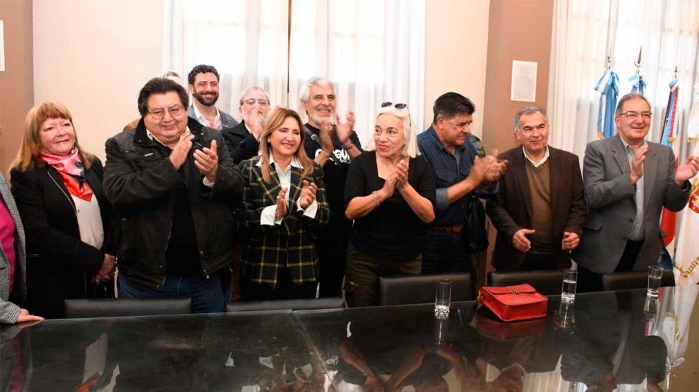 En la Municipalidad se present&oacute; oficialmente la Marcha de los Bombos, de las Cuerdas y Fuelles Santiague&ntilde;os