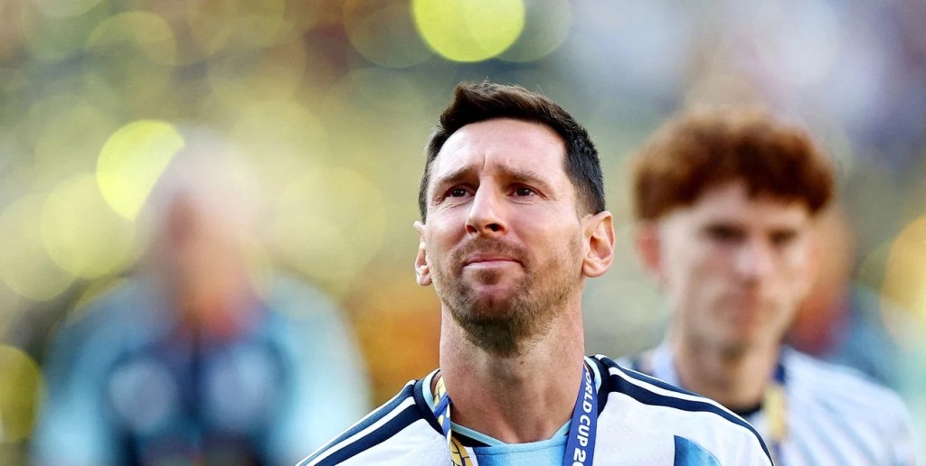 El emotivo llanto de Messi tras la final: el capit&aacute;n se quebr&oacute; al recibir la medalla de subcampe&oacute;n