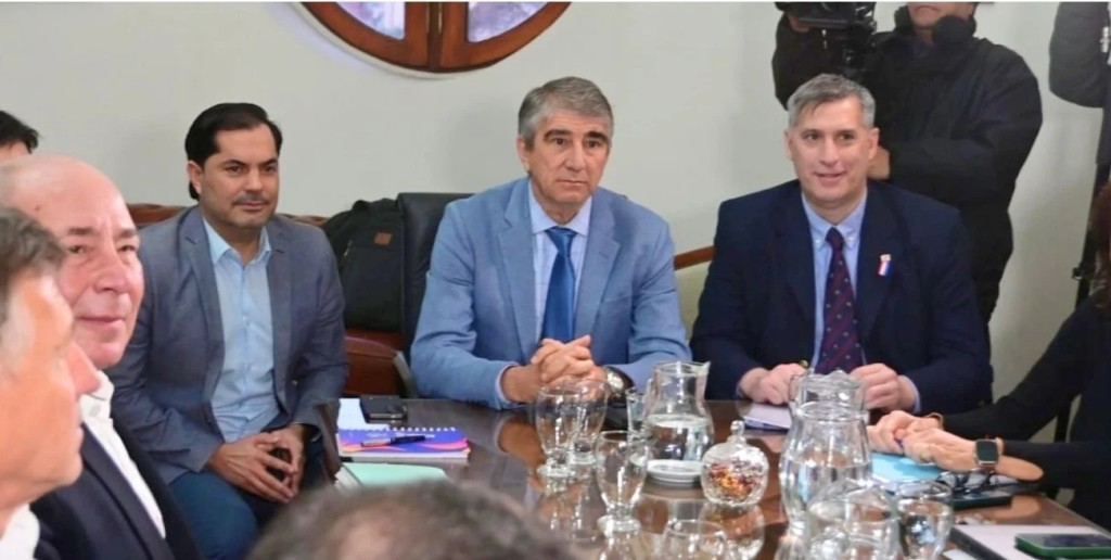 Paritarias en Santa Fe: la mayor&iacute;a de los empleados tendr&aacute; un m&iacute;nimo garantizado superior al 15% en el semestre