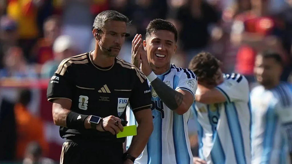 El &aacute;rbitro de Argentina-Espa&ntilde;a rompi&oacute; el silencio sobre la final del Mundial 2026 y revel&oacute; la charla que tuvo con Messi