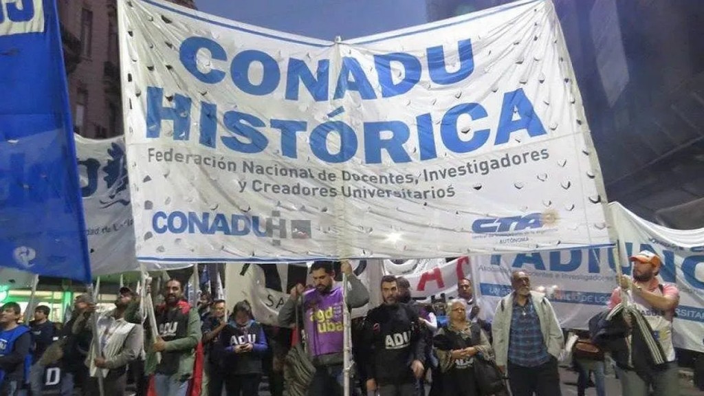 En reclamo de paritarias, los docentes universitarios se suman al paro de Ctera del lunes