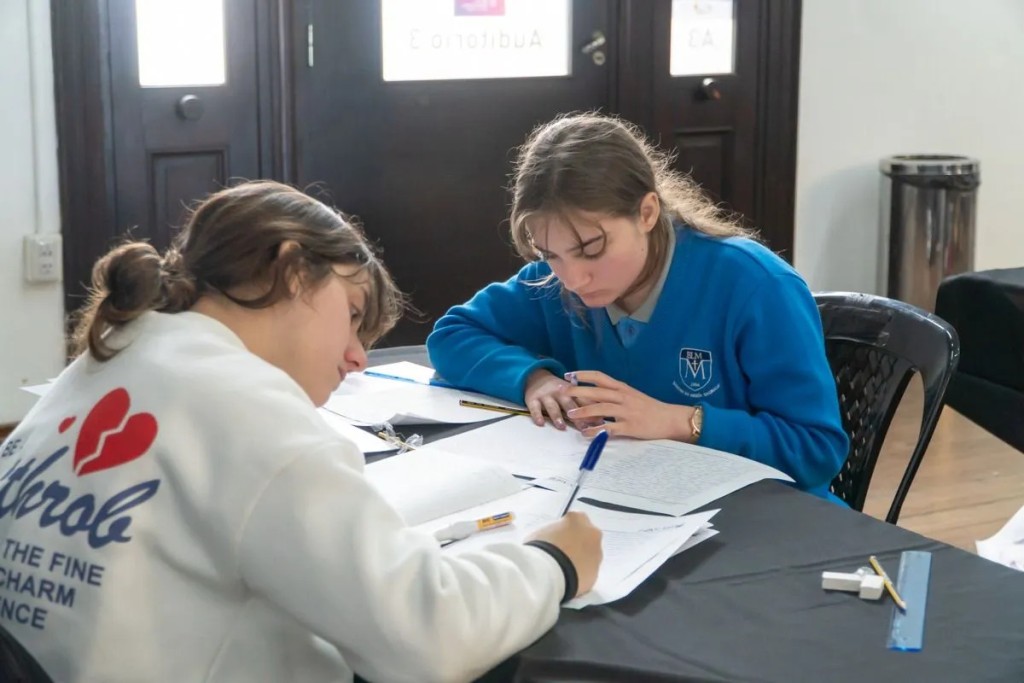 Tres de cada diez j&oacute;venes no terminan el secundario en Argentina: los &iacute;ndices mejoran pero persisten desigualdades