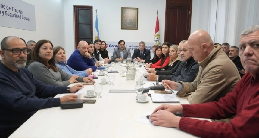 Santa Fe ofreci&oacute; a los docentes un aumento del 15% para el segundo semestre y un 49% anual
