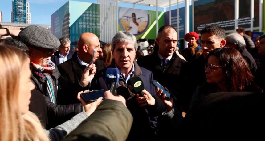 Caputo descart&oacute; nuevos anuncios de retenciones y prometi&oacute; que seguir&aacute;n bajando si mejora el super&aacute;vit fiscal