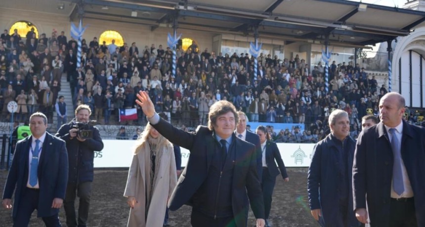 Un domingo &ldquo;de pel&iacute;cula&rdquo; en La Rural: Milei prefiri&oacute; el repaso de gesti&oacute;n y &iquest;abri&oacute; el camino electoral hacia 2027?