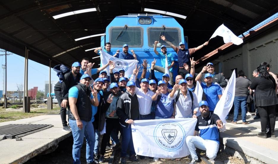 Volvió el tren de pasajeros La Banda - Fernández después de 31 años