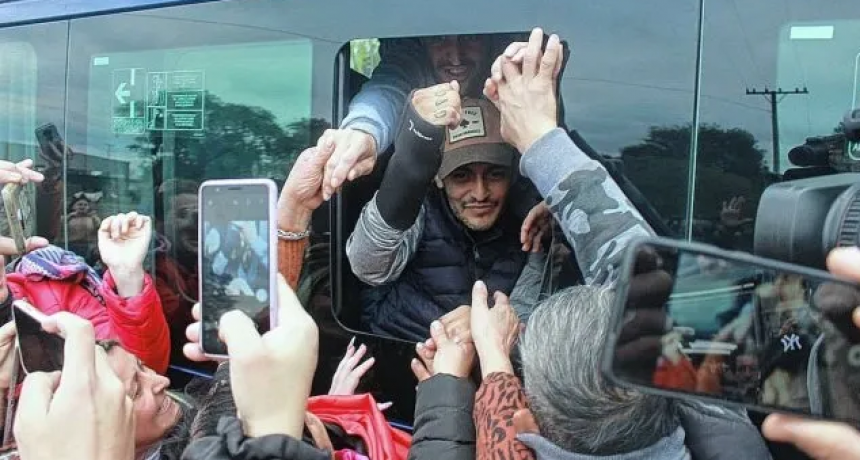 La emoción de toda una ciudad: así fue el regreso de Gabriel Sanabria a San Javier