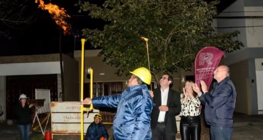 Reconquista: Perotti y Vallejos inauguraron la conexión de la red domiciliaria de gas 