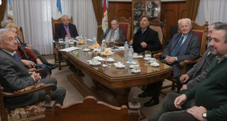 El gobierno se reunió con la Corte de Santa Fe, con 