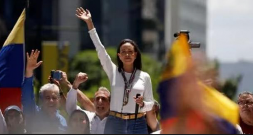 Masiva marcha de la oposición venezolana contra Maduro, a un mes de las elecciones