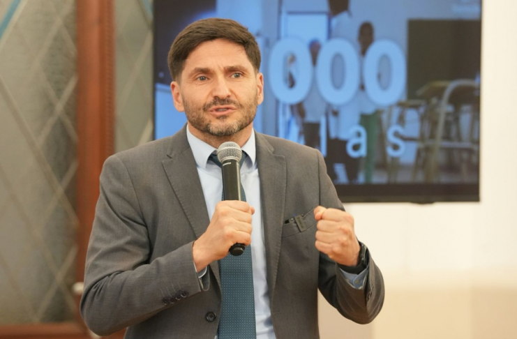 Pullaro firmó convenios para construir 79 aulas en 61 localidades santafesinas
