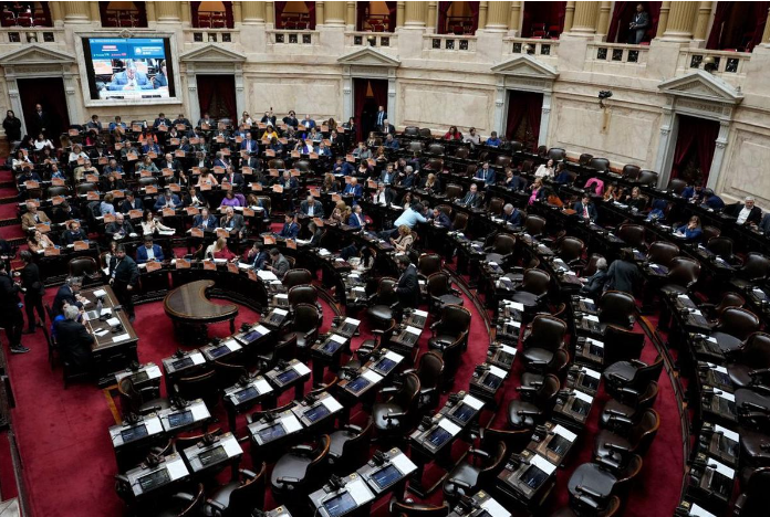 Diputados: la oposición buscará voltear vetos de Milei con la UCR como árbitro
