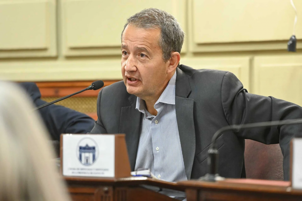Carlos del Frade puso en evidencia la “orfandad de los trabajadores” en Santa Fe