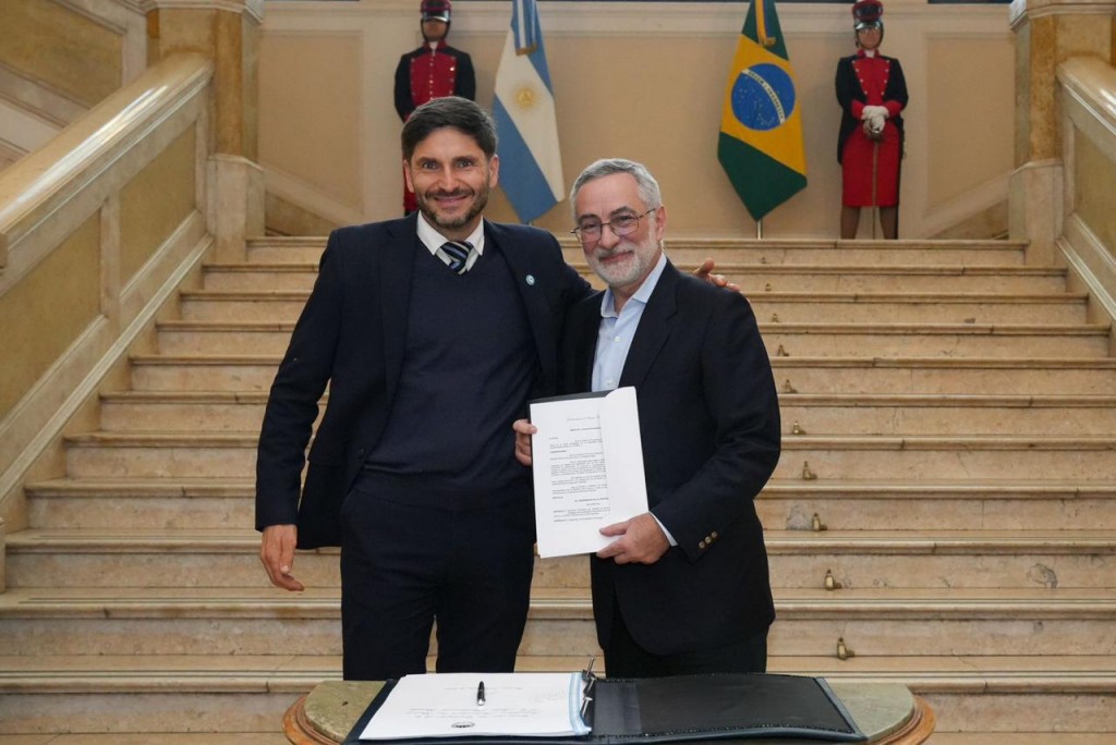 El gobernador Pullaro recibió al embajador de Brasil en la Argentina