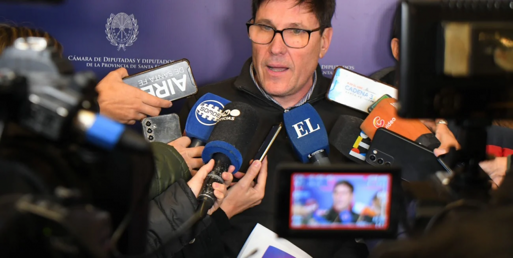 José Goity confirmó que el aumento a los docentes se pagará por decreto