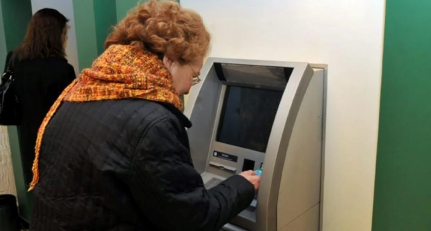 Jubilados y pensionados recibirán un bono de $70.000 en agosto: a quiénes les corresponde