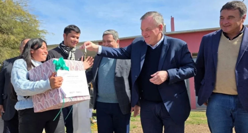 Michlig participó de la inauguración de viviendas en Arrufó