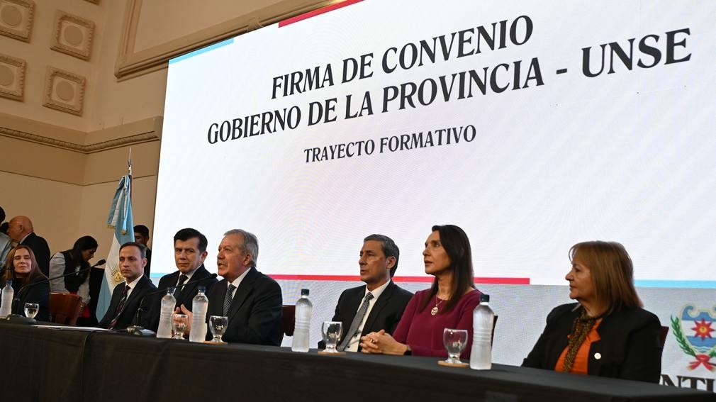 El gobernador El&iacute;as Su&aacute;rez firm&oacute; un convenio hist&oacute;rico para la jerarquizaci&oacute;n y titularizaci&oacute;n docente en la provincia