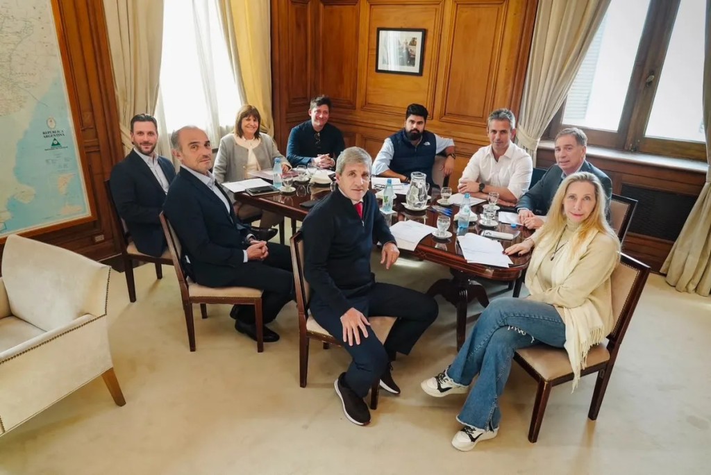 Situaci&oacute;n salarial de las Fuerzas armadas y la agenda legislativa, los ejes de la reuni&oacute;n de la mesa pol&iacute;tica de La Libertad Avanza
