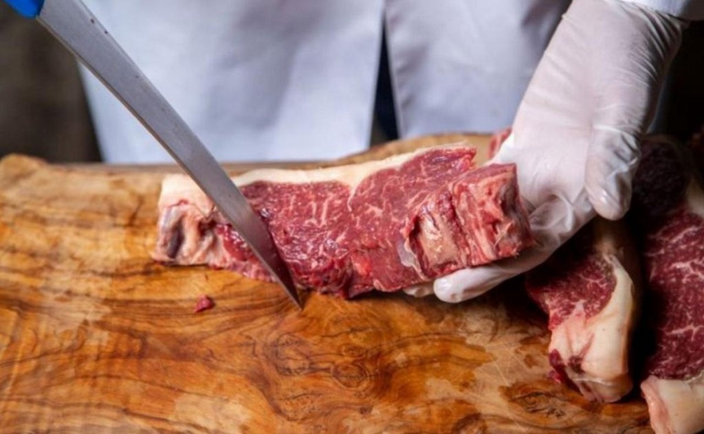 El consumo de carne vacuna cay&oacute; a un m&iacute;nimo hist&oacute;rico: los argentinos comen 4,8 kilos menos por a&ntilde;o