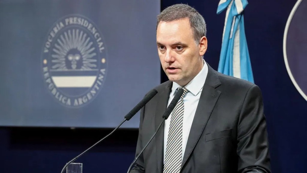 Manuel Adorni pedir&aacute; una pr&oacute;rroga para responder las dudas de la Justicia sobre su patrimonio