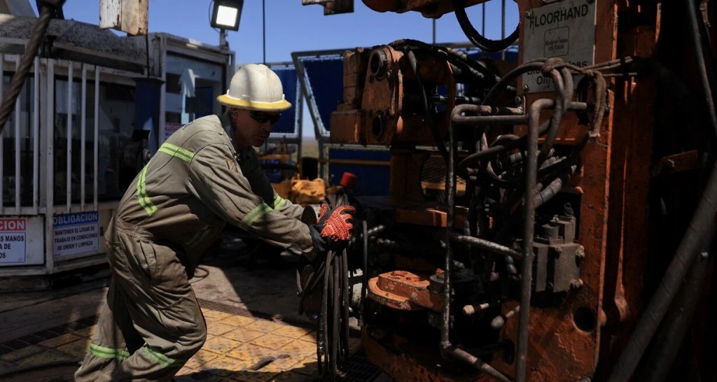 El petr&oacute;leo recort&oacute; dos tercios de la brecha con la soja en el ranking exportador del primer semestre