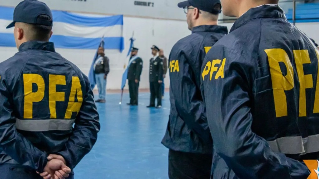 El gobierno nacional dispuso un aumento del 10 por ciento para Polic&iacute;a Federal, pero el 65% del personal seguir&aacute; bajo la l&iacute;nea de la pobreza