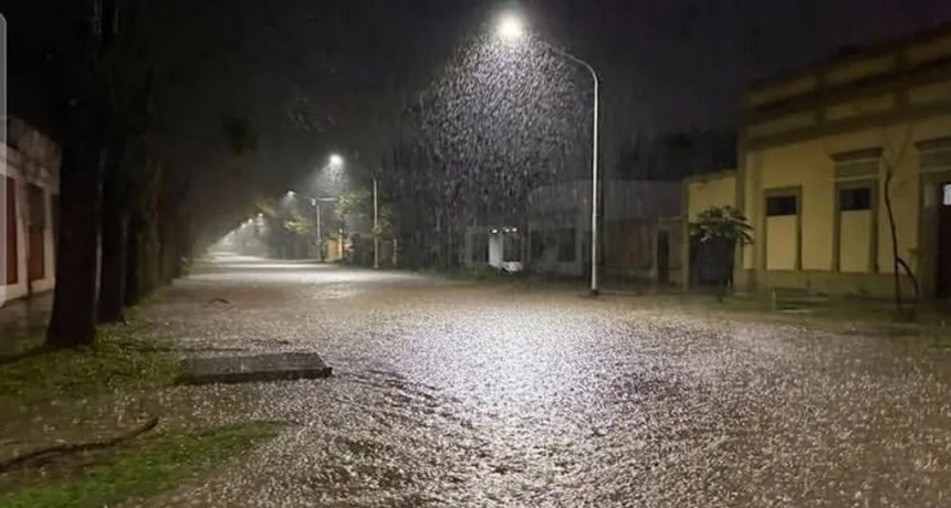 Impactantes im&aacute;genes del temporal que aneg&oacute; a Florencia: cayeron hasta 130 mm en dos horas