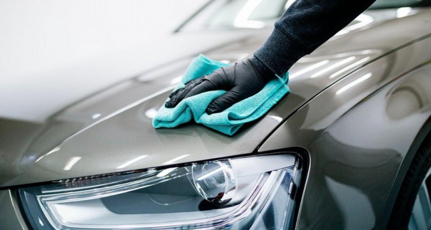 Reconversi&oacute;n: cada vez m&aacute;s lavaderos de autos ofrecen sus servicios a domicilio