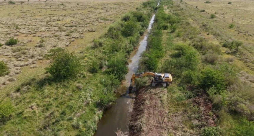 El Ni&ntilde;o: Santa Fe avanza con la limpieza de 259 kil&oacute;metros de canales en el norte provincial