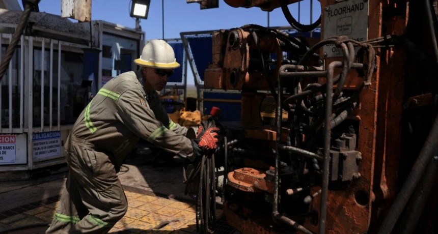El petr&oacute;leo recort&oacute; dos tercios de la brecha con la soja en el ranking exportador del primer semestre