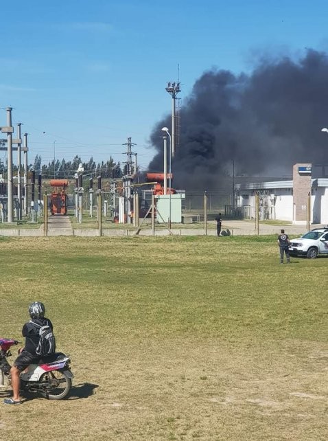 Video: tremenda explosión en estación de la EPE dejó sin luz a Funes y Roldán