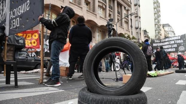 El Gobierno habilitará importaciones de neumáticos si no se resuelve el conflicto sindical