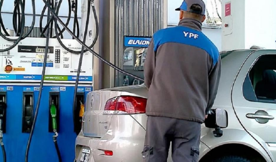 Los combustibles ajustarán $5 promedio desde el sábado por el incremento de dos impuestos