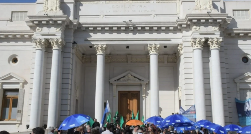 Reforma previsional en Santa Fe: los gremios reclaman hablar con senadores
