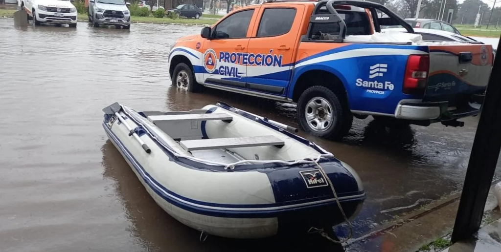El Gobierno de Santa Fe asiste a las localidades más afectadas por las intensas lluvias