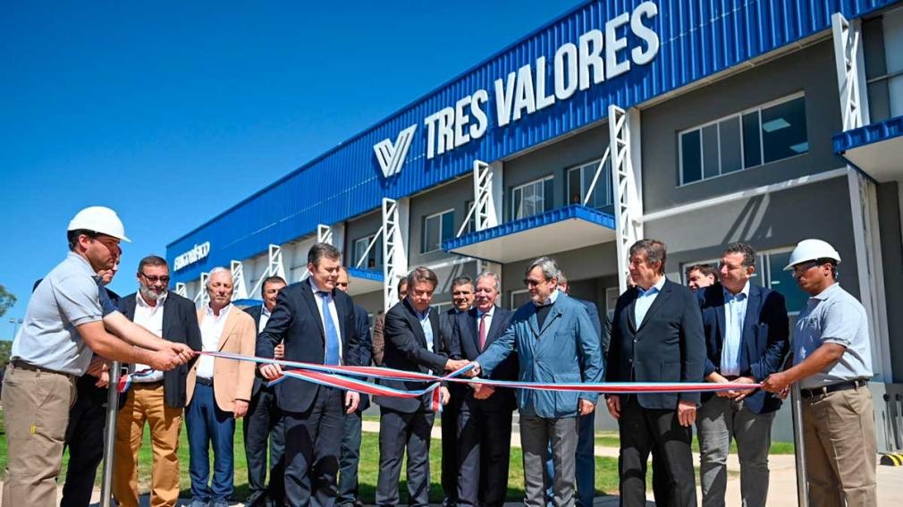 El gobernador Zamora inauguró el frigorífico porcino Tres Valores en Estación Robles
