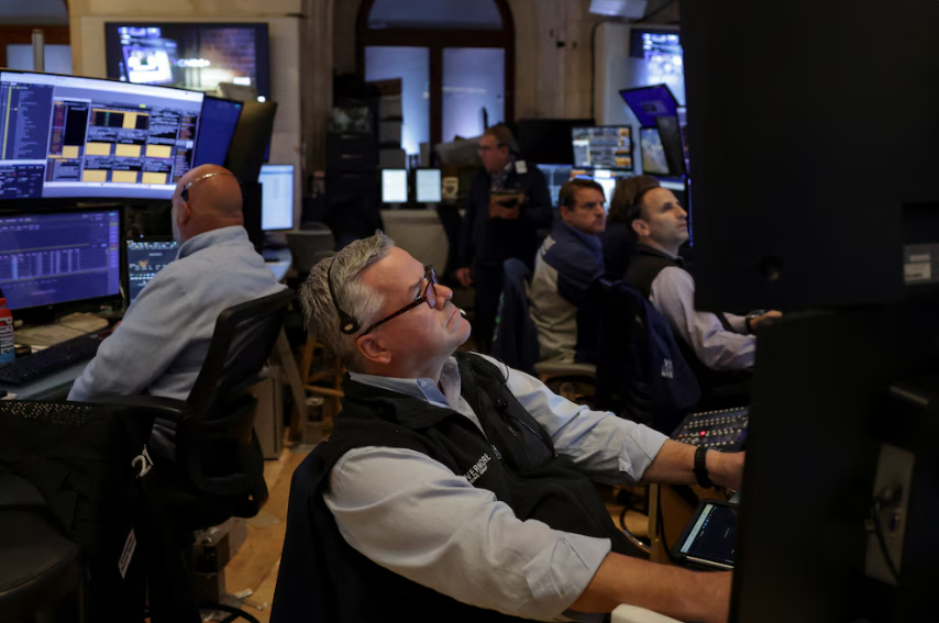 Mercados: cayeron las acciones y rebotaron los bonos argentinos después del traspié electoral del Gobierno