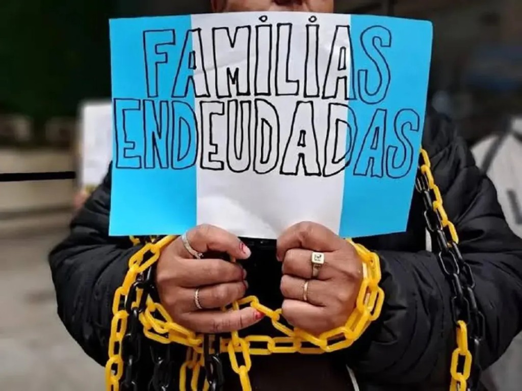 En medio de un fuerte cruce pol&iacute;tico, Diputados aprob&oacute; una jornada de debate por el sobreendeudamiento familiar